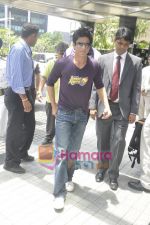 Shahrukh KHan snapped in his KKR T-shirt in Trident, Mumbai on 19th May 2011 (4).JPG
